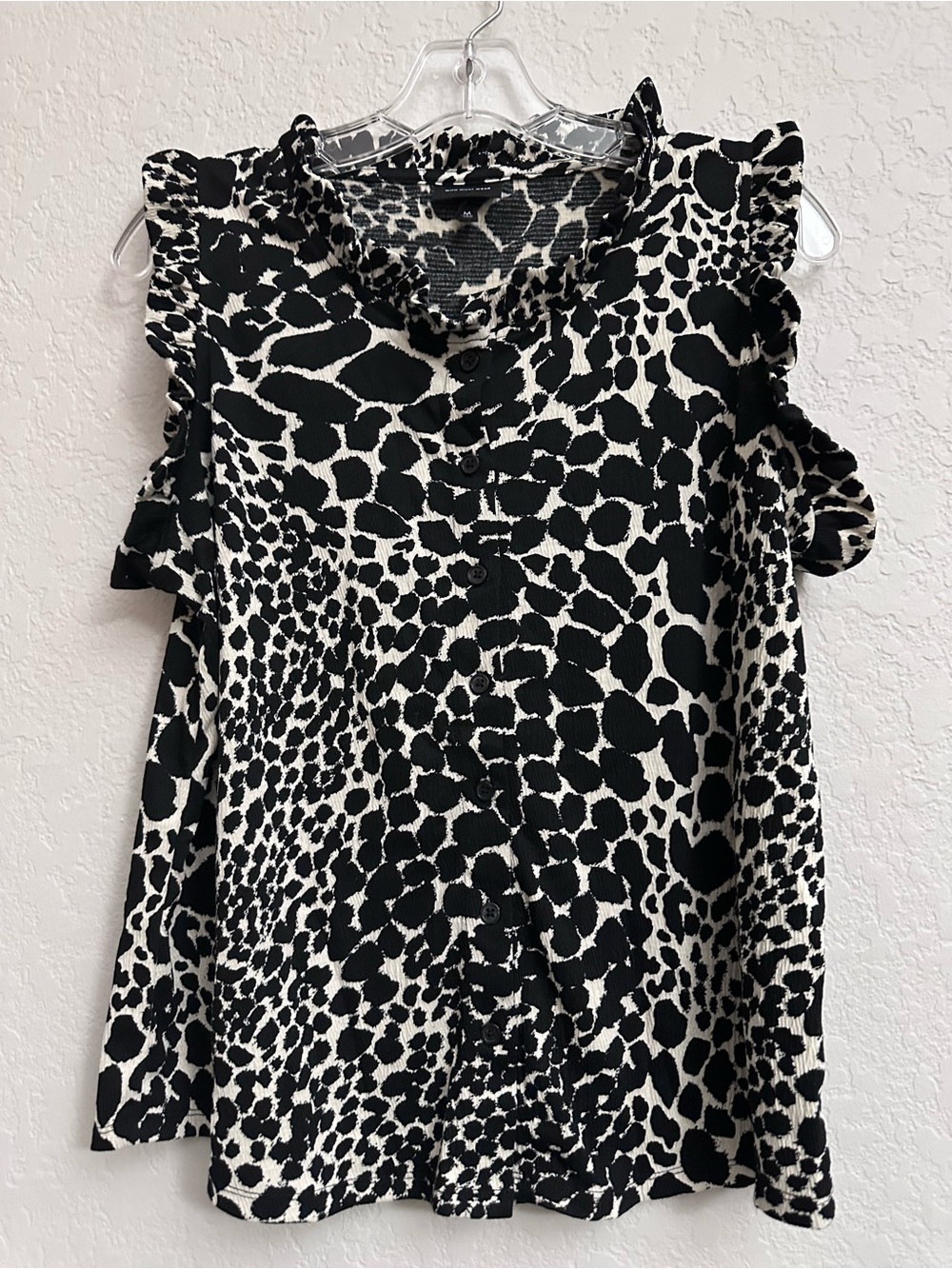 Who What Wear Women's Leopard Print Ruffle Tank Top Front Buttons Size Medium